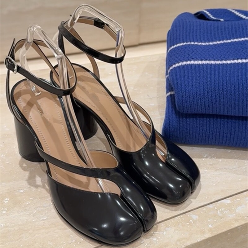 8cm High-Heeled Tabi Split-Toe Shoes with Pig's Trotters-Shaped Buckle Strap, Horseshoe Heel, Sheep's Trotters-Shaped Women's Shoes, High Heels, Same Style as Mm6