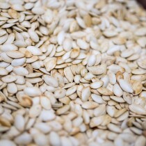 Full 2 bags of King pumpkin seeds original boiled Black King Kong heat seal Luohu 250g