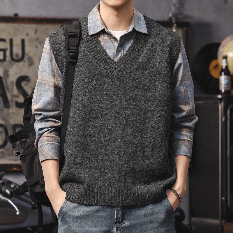 Plus-Size Autumn and Winter Layered Knit Vest for Men, Casual V-Neck Sweater, Trendy Fashion Pullover Top