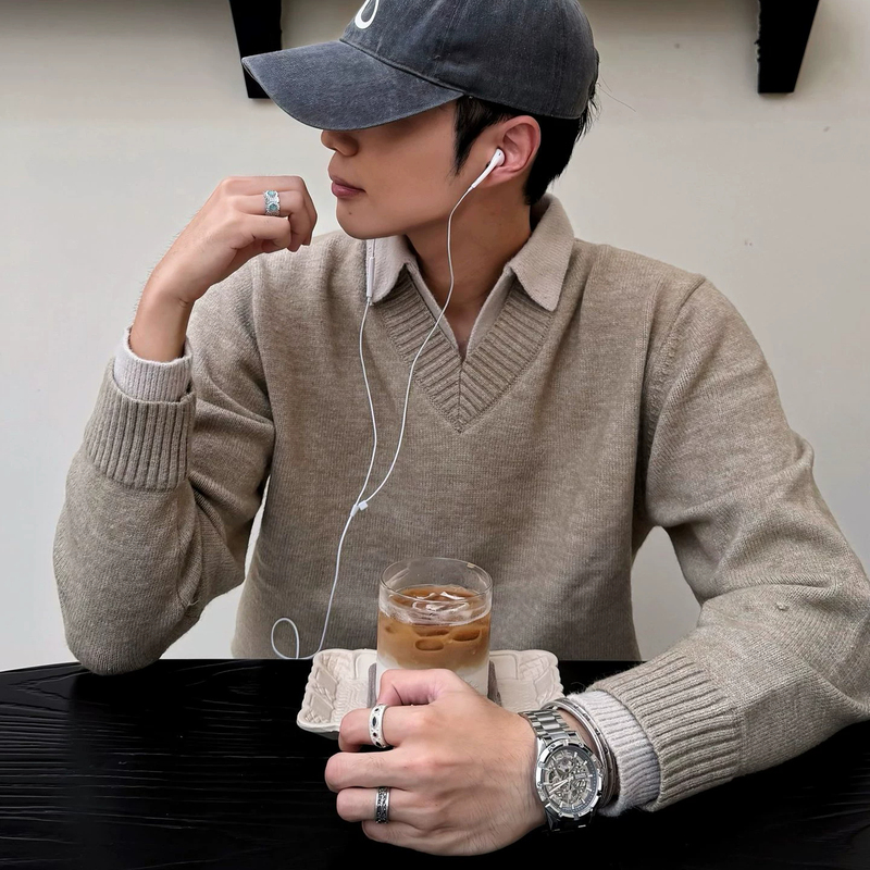 Plus Size 150kg Faux Two-Piece V-Neck Turn-Down Collar Sweater for Men, Lazy Old Money Style Cleanfit Long-Sleeve Knit Top Plus Size 150kg Faux Two-Piece V-Neck Turn-Down Collar Sweater for Men, Lazy Old Money Style Cleanfit Long-Sleeve Knit Top