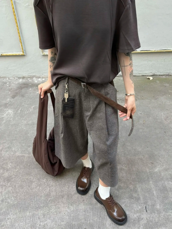 “Suede Pleated” Houndstooth Splicing Three-Quarter Pants for Men and Women in Summer Cleanfit Old Money Style Casual Shorts “Suede Pleated” Houndstooth Splicing Three-Quarter Pants for Men and Women in Summer Cleanfit Old Money Style Casual Shorts
