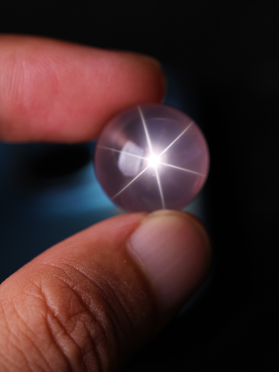 Natural pink crystal hibiscus stone pendant star powder crystal gem G18K gold strokes peach pink collarbone necklace