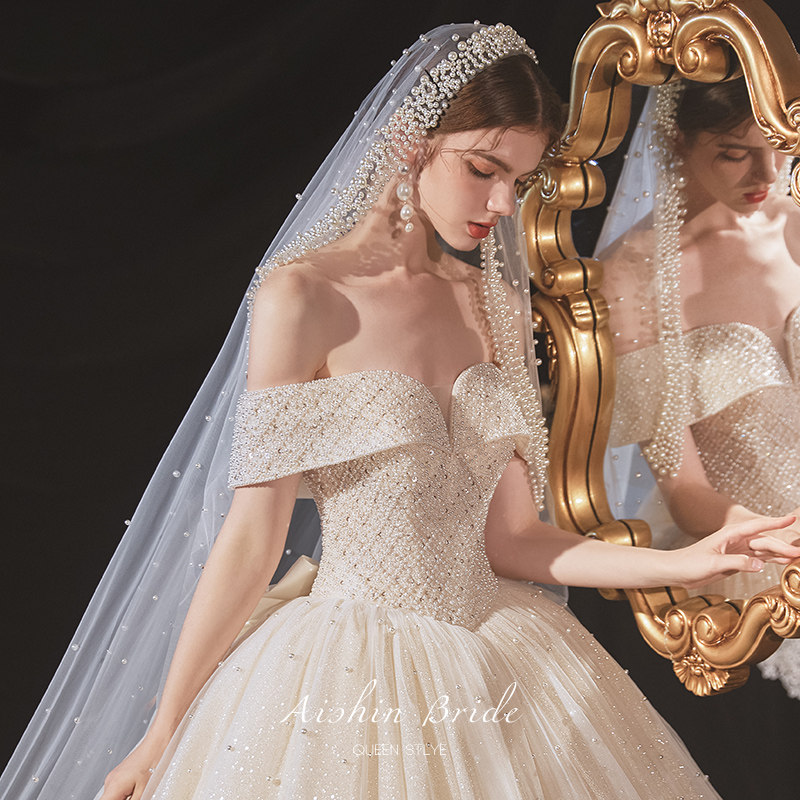 One-word shoulder French wedding dress 2021 new bride Summer big tail luxury high-end temperament super immortal wedding out of the door yarn