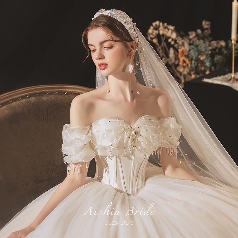 French main wedding dress 2021 new one-line shoulder tail tail bridal dress temperament retro simple high-end small man