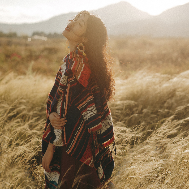2020 new autumn and winter travel photo cape warm and thick Hyuna wind shawl national style