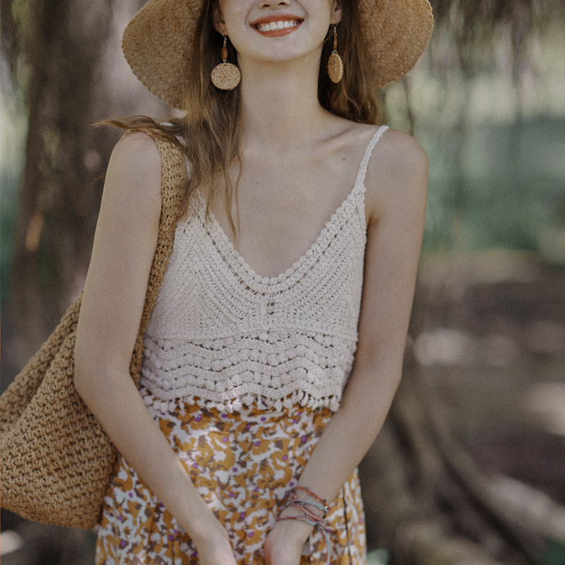 Dream of a Ma bohemian fringed little suspender seaside resort style short tank top with sexy hot girl leggings