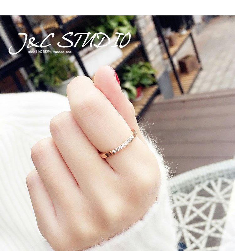 Âm thanh rung với chiếc nhẫn kim cương 18k nữ Hàn Quốc đơn giản bằng thép titan vàng hồng đuôi nhẫn ngón tay nhỏ kim cương đầy đủ không phai nhẫn vàng nam 24k