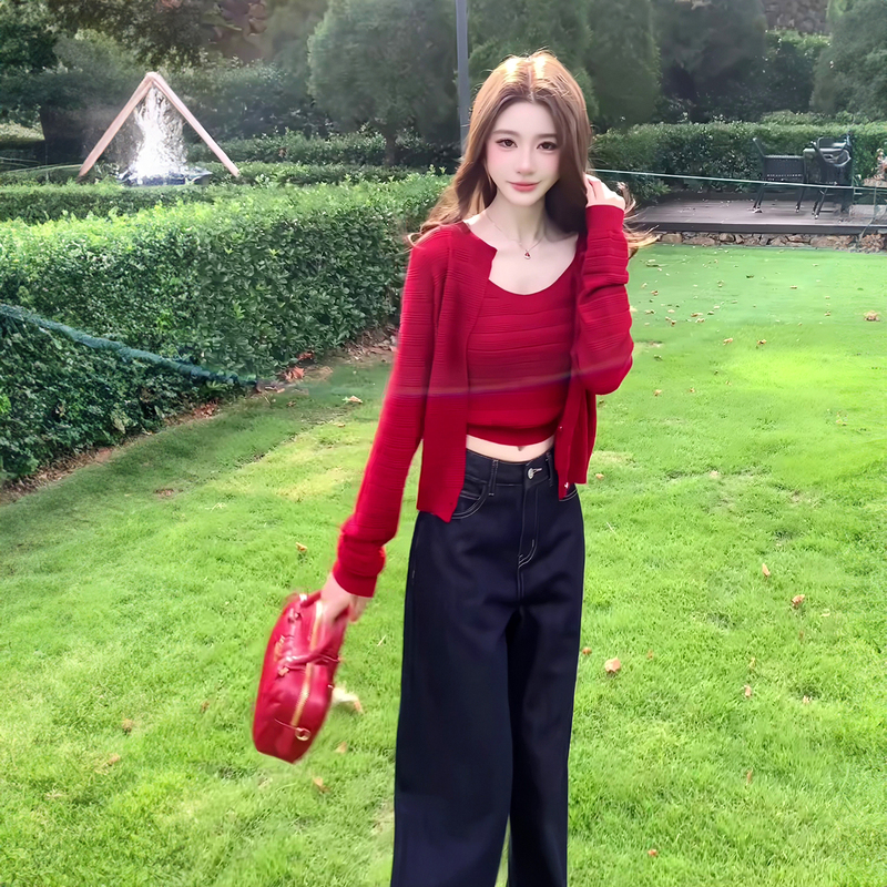 Korean-Style Slim-Fit Red Soft Knit Cardigan and Vest Set for Women, Autumn Simple Slimming Short Top Two-Piece Set Korean-Style Slim-Fit Red Soft Knit Cardigan and Vest Set for Women, Autumn Simple Slimming Short Top Two-Piece Set
