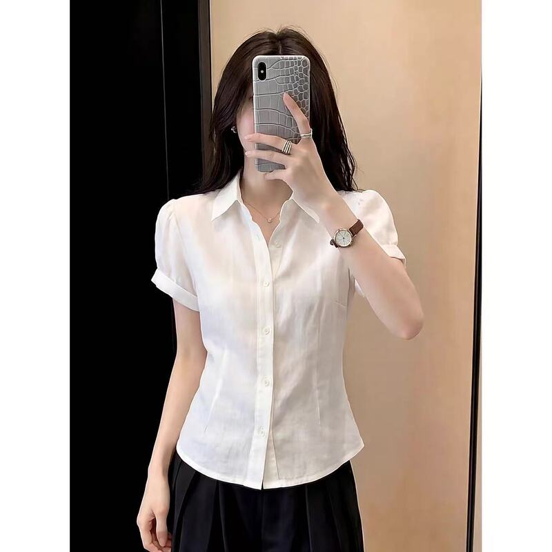 This Year's Trendy Old Money Style White Short-Sleeve Collared Shirt for Women, Designed with a Waist-Cinching Effect to Make You Look Slimmer, a Stylish Professional Top This Year's Trendy Old Money Style White Short-Sleeve Collared Shirt for Women, Designed with a Waist-Cinching Effect to Make You Look Slimmer, a Stylish Professional Top