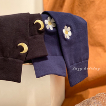 Lazy Holiday small flower moon embroidery Japanese simple wild solid color wild socks female ins tide