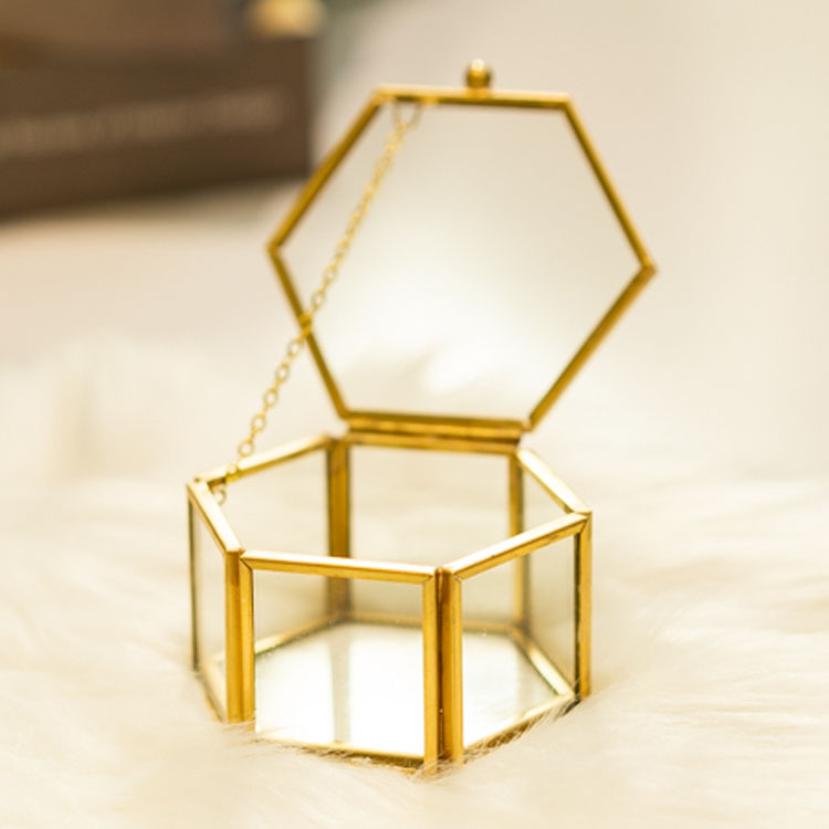 Renaissance old hexagonal wedding ring decoration box glass collection box jewelry box Liangying wedding ring box