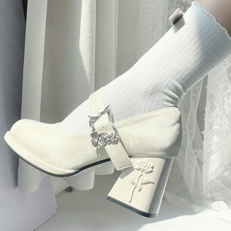 In-stock mid-heel shoes with a platform design, featuring a butterfly and rose motif, inspired by the classic "Floating Dreamland" style.