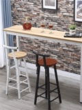 Simple Bar Home Home использует стену маленький бар с высокими узкими столами, барным столом, столом Комбинированным журнальным столиком гостиной гостиной