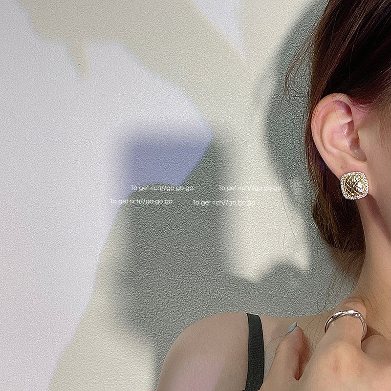 To GetRich Retro Harbor Wind Earring 2021 New Tide Sense French Temperance Square Headjewelry