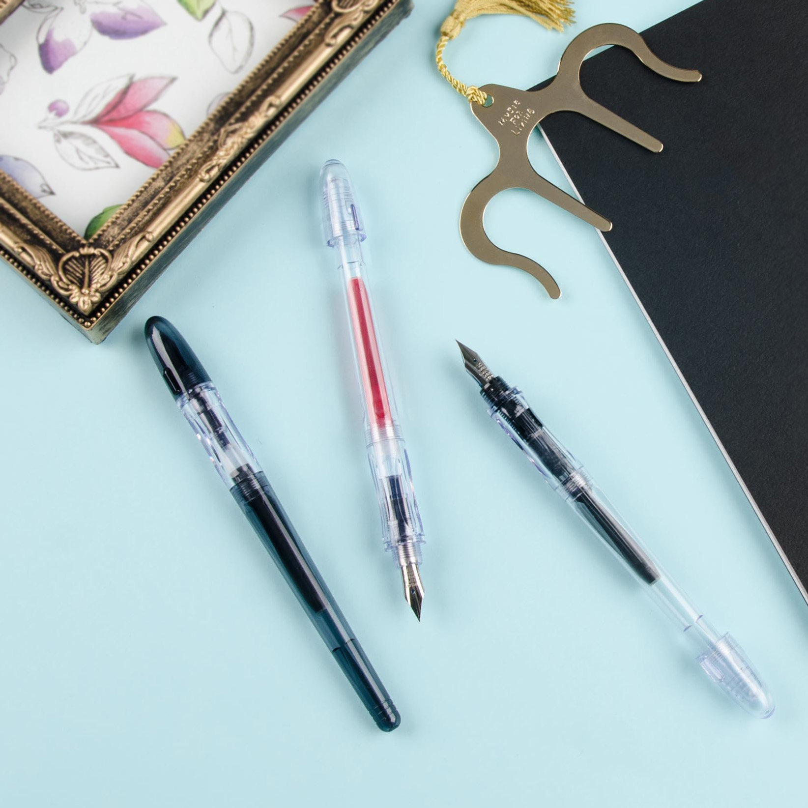 Japanese stationery students use pen stationery to write a calligraphy pen with a pen and a transparent and cute hand account pen