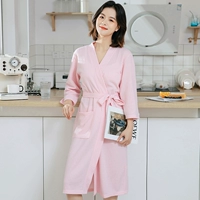 Розовая женщина