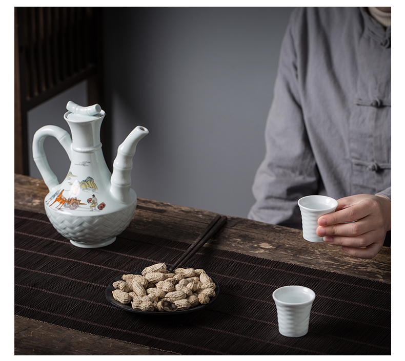 Jingdezhen ceramic wine points hip flask Chinese celadon wine suits for tradition hip flask glass of white wine