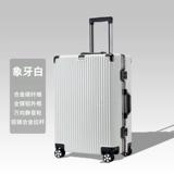 Вместительный и большой прочный универсальный чемодан