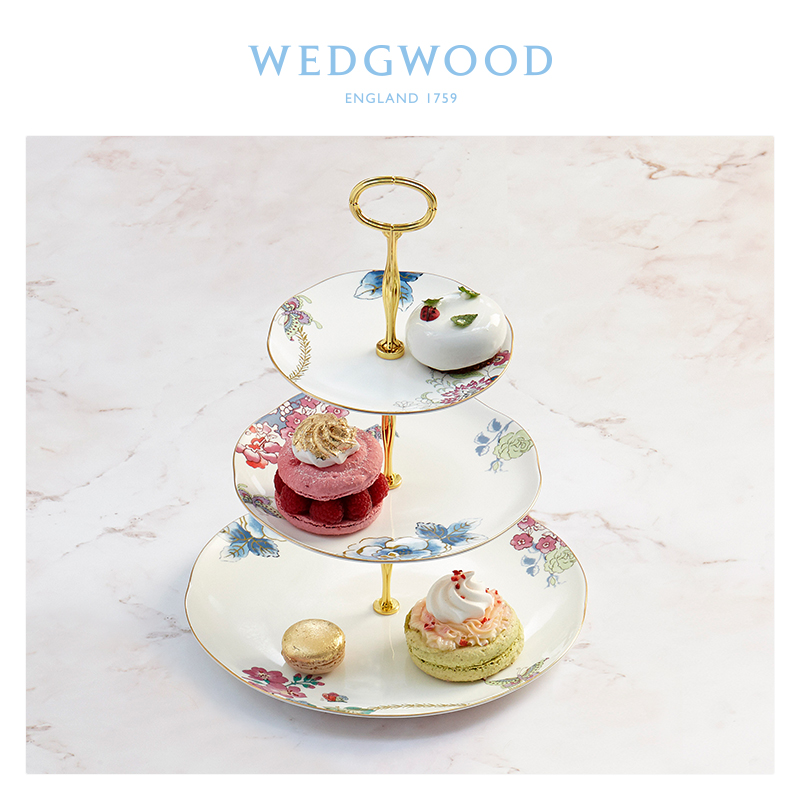 WEDGWOOD waterford WEDGWOOD sphenoid ipads porcelain flowers dance three the layers of snack plate of European afternoon tea cake plate box