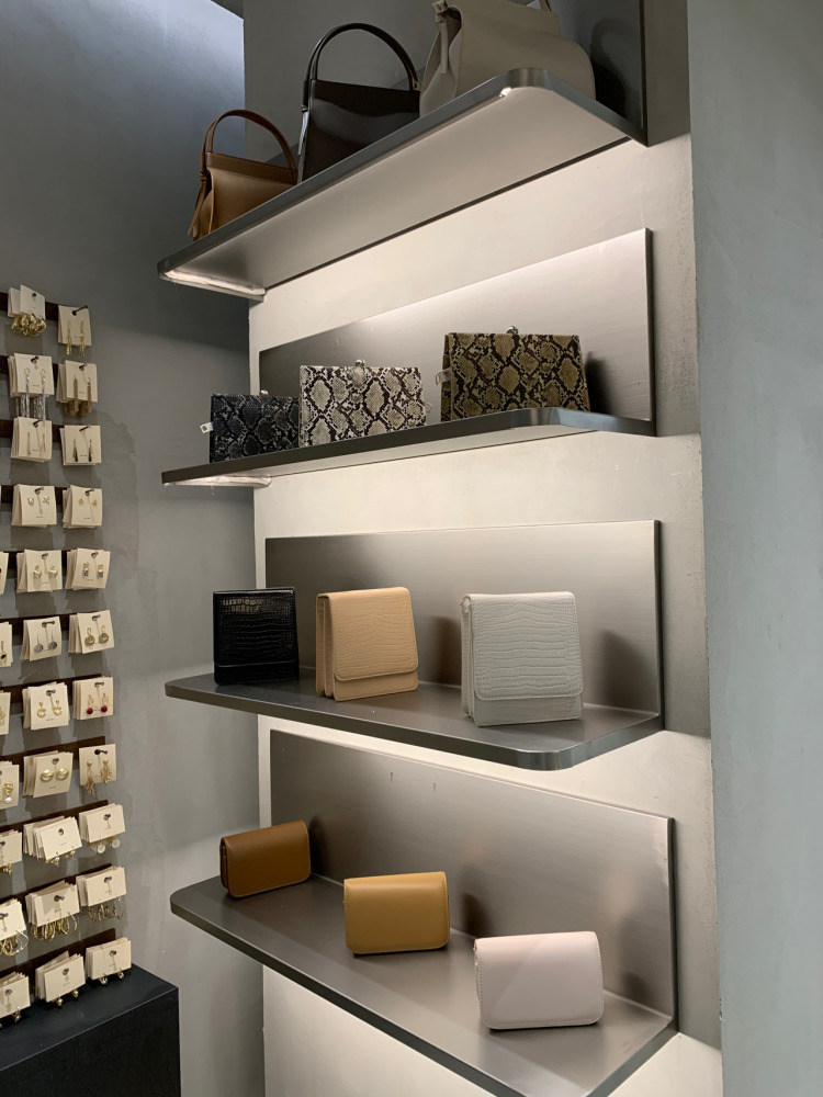 Clothing store shoe rack display rack on the wall hanging creative multi-layer simple women's store bag rack shoe cabinet storage shelf