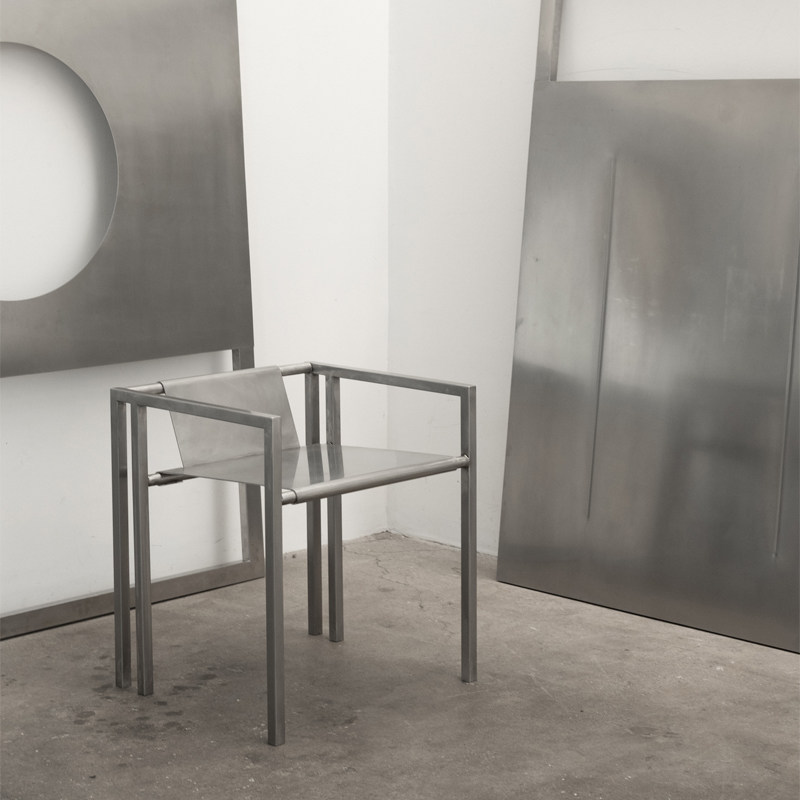 Clothing store display rack floor chair with wheel side hanging in the middle island wedding dress store store shelves