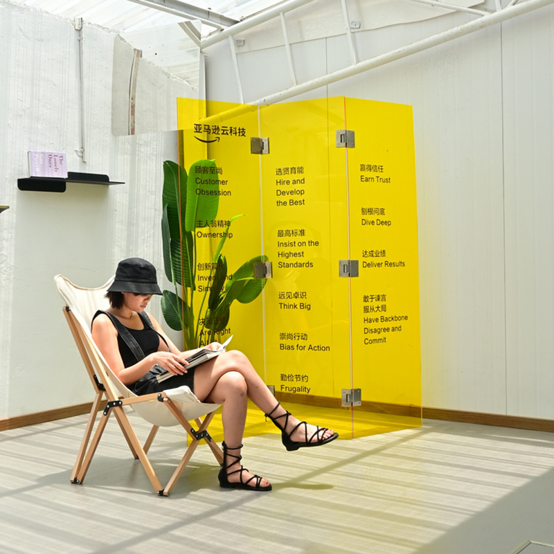 Clothing store acrylic display rack display rack floor-to-ceiling high-end simple screen partition net red women's clothing store shelf