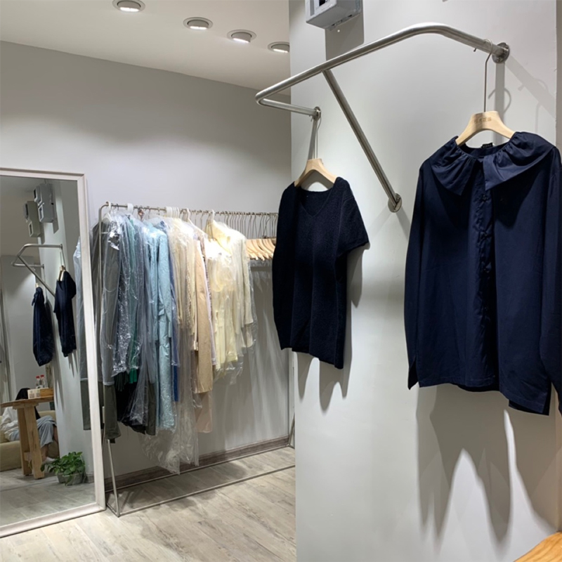 Clothing store display rack on the wall is hanging side hanging wall-mounted simple golden stainless steel display rack women's clothing store shelf