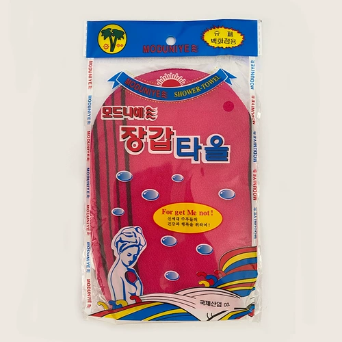 Бабушка потирает перчатки для полотенца для ванны, купание назад, две стороны, ванна, грязь, купальный артефакт