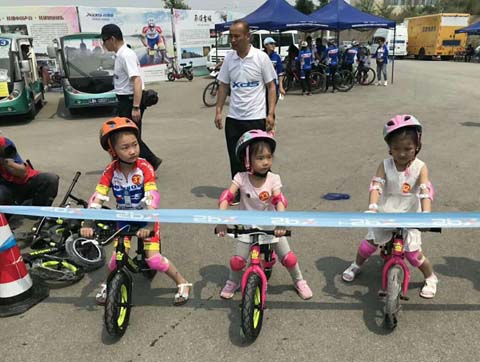Xuất khẩu trẻ em 2-3-6 tuổi cân bằng xe tay ga đào tạo bé trượt xe tập đi không cần đạp xe đạp - Smart Scooter xe thăng bằng kidsplaza