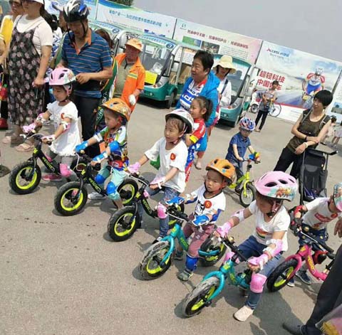 Xuất khẩu trẻ em 2-3-6 tuổi cân bằng xe tay ga đào tạo bé trượt xe tập đi không cần đạp xe đạp - Smart Scooter xe thăng bằng kidsplaza
