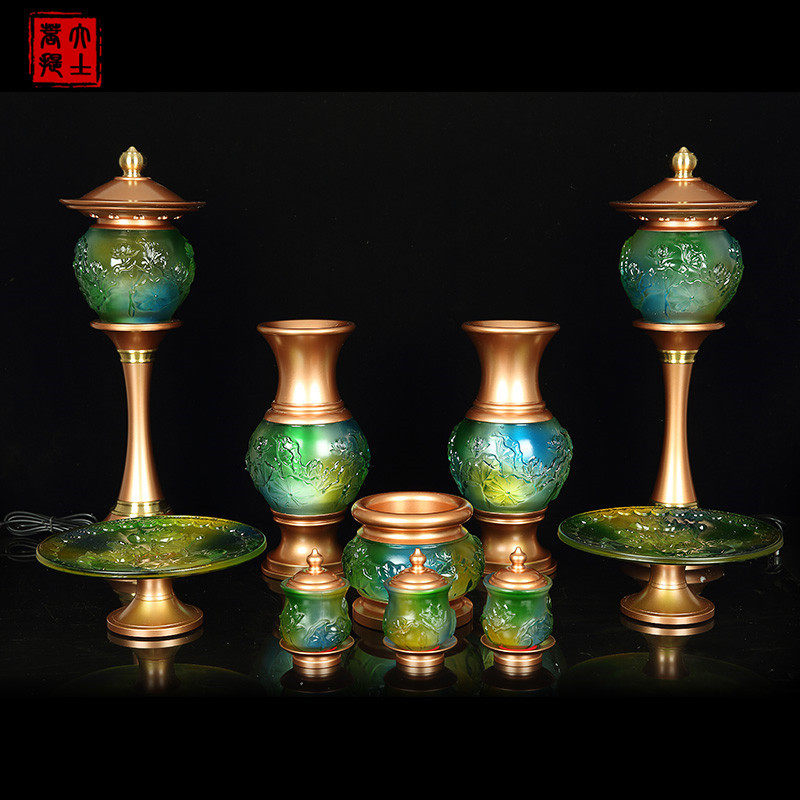 Taiwan glazed Buddha sets complete with a whole set of Buddha supplies for a water glass incense stove for a Buddhist light fruit tray for a Buddhist suit swinging piece