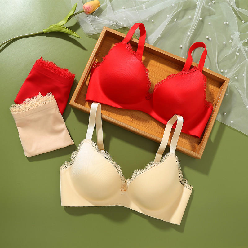 One-piece thickened red no-mark underwear free of steel ring to gather small breasted breast bra on thin lower and thick covered suit