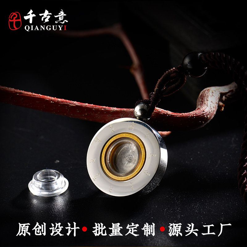 Titanium Steel Small Gaga Case Pendant Pendant HIDDEN WIPE CAN BE RELEASED WITH WENFU SHERLI CAN OPEN THE MALE AND FEMALE NECKLACE KNOT
