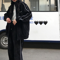 Dongri is a curly Korean version of casual sports suit Womens spring and autumn loose snow velvet jacket trousers two-piece set