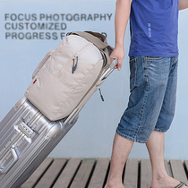 Light short-haul travel bag men on business travel large capacity waterproof folding travel bag luggage bags female hand holding