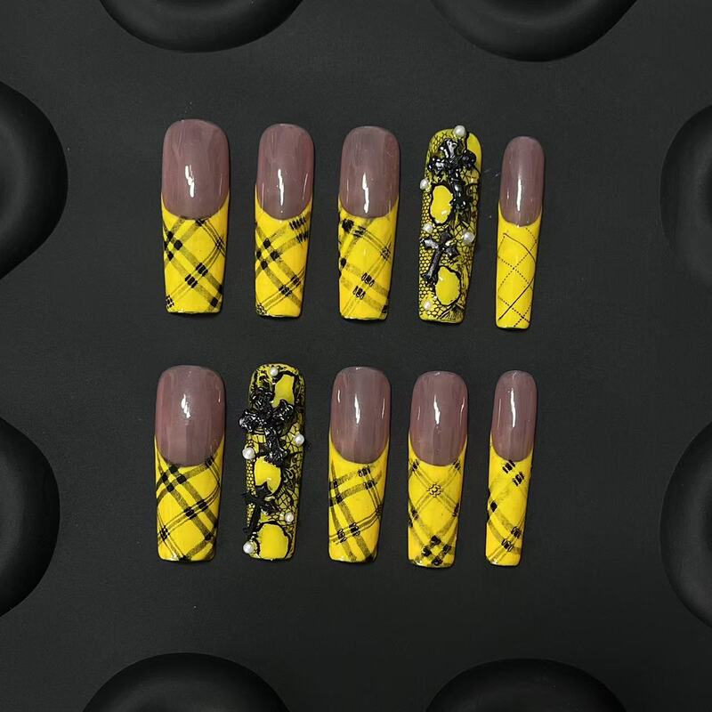 【Tommy】Real Shot of Square Yellow Plaid Press-On Nails, Medium-Length, Full of Rhinestones, Dazzling and High-End Nail Art