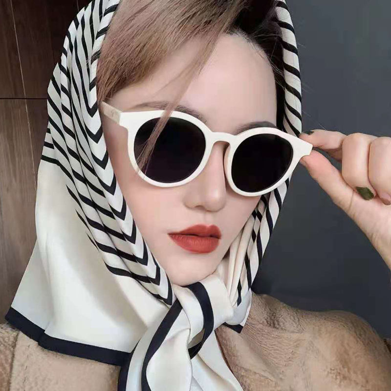 White-Framed Sunglasses for Women, High-End Round Shape That Makes the Face Look Smaller, Sun Protection, Photo-Taking, 2026 New Model White-Framed Sunglasses for Women, High-End Round Shape That Makes the Face Look Smaller, Sun Protection, Photo-Taking, 2026 New Model