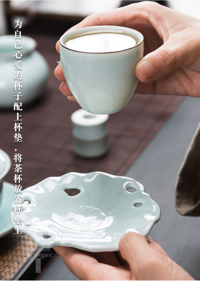 Kung fu tea set in floor fittings tea cup saucer celadon powder oolong tea mat celadon the Dutch cup mat