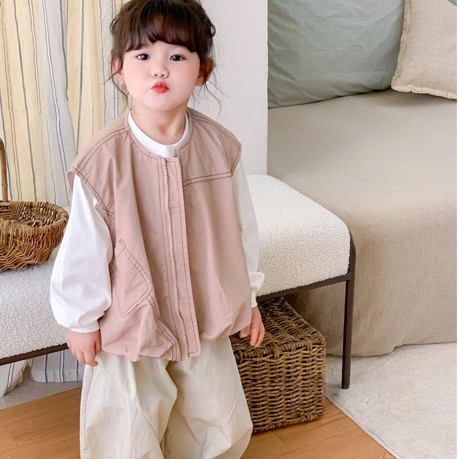 韓国風子供服 2025年春秋新作 女の子用ノースリーブベスト 花のつぼみデザインと文字刺繍入り スタイリッシュなワークウェアベスト