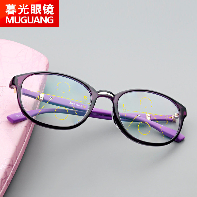 Increasingly multi-focal old glasses fashion young women looking at the progressive multi-focal intelligent dual-use old glasses
