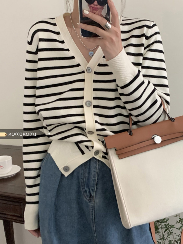 Plus size women's knitted cardigan 2022 autumn and winter fat sister high-end V-neck long-sleeved sweater jacket top