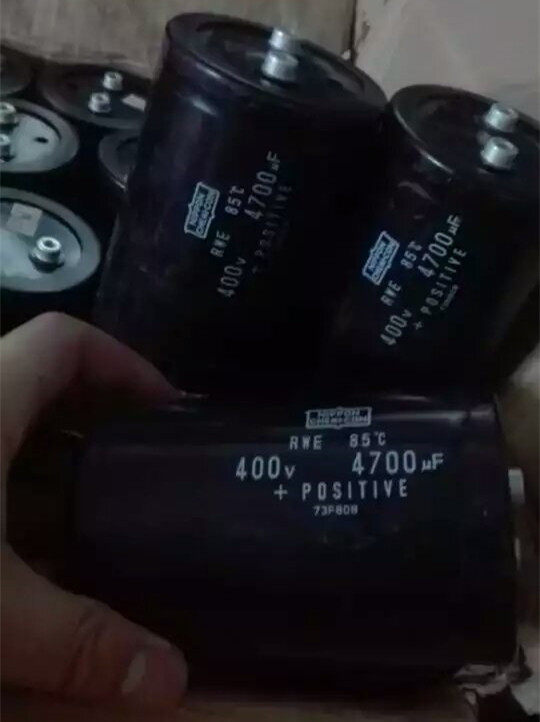 Inverter Japanese black King Kong screw feet 400V4700UF inverter energy storage aluminum electrolytic capacitor