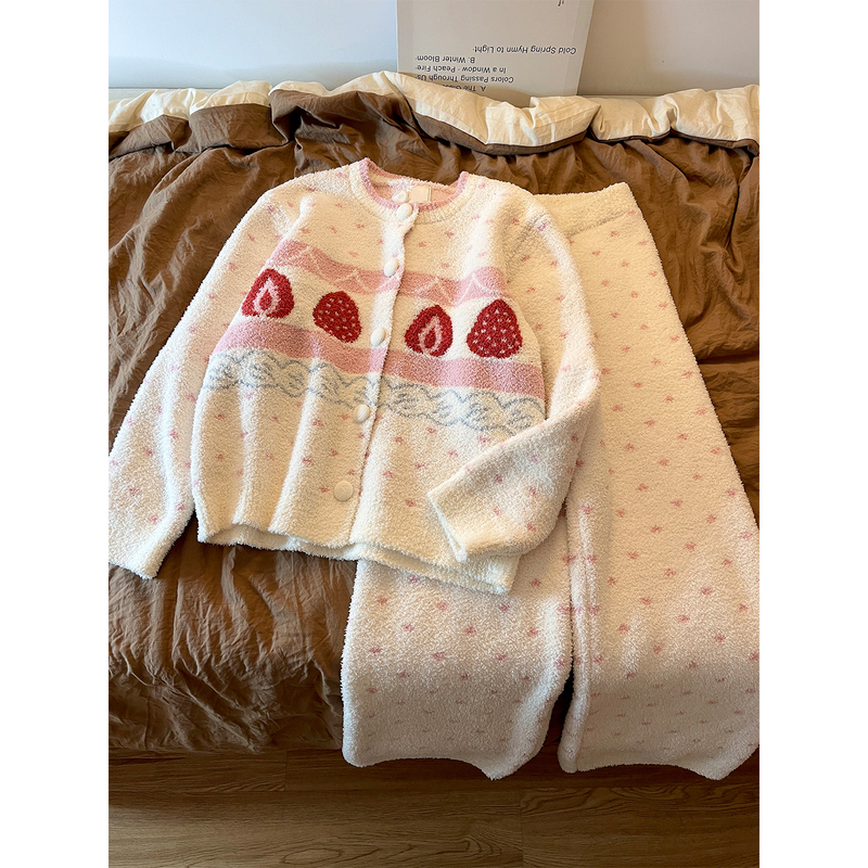 Sweet Style Strawberry Knitted Half-Velvet Pajamas for Women, Winter 2026 New Thickened Plush Loungewear Set for Outerwear