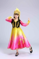 Дайте красную марлю, чтобы отправить головной убор