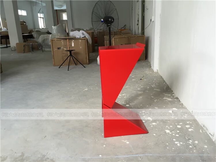 Ke Daxia Nội thất thời trang cổ điển Ghế thép Bar Thiết kế hiện đại Nghệ thuật Sáng tạo Đơn giản KTV Bar Ghế - Giải trí / Bar / KTV bàn đứng quán bar