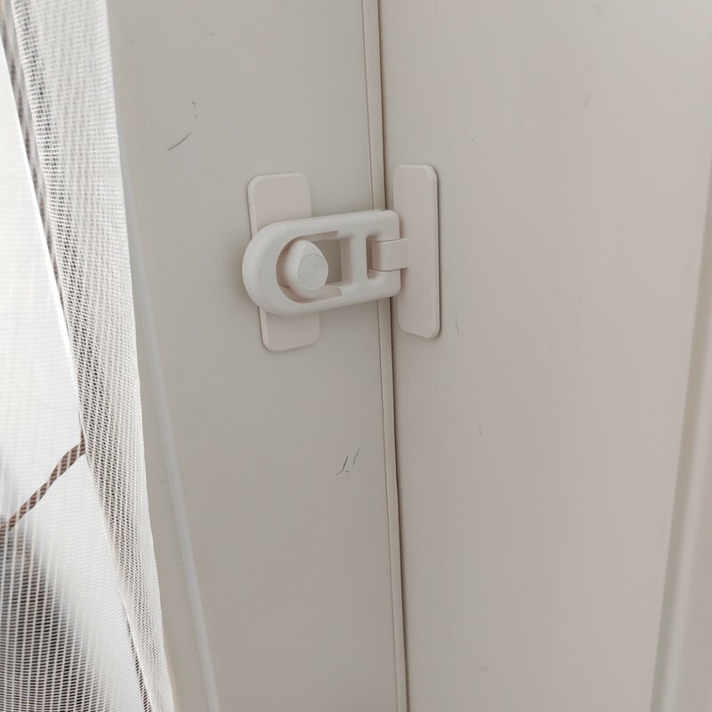 90 ° Right-Angle Sliding Door Latch, Cabinet Door, Kitchen Glass Door Clip, No-Drill Screen Window Fixing Buckle