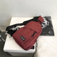 Красная подвеска, значок