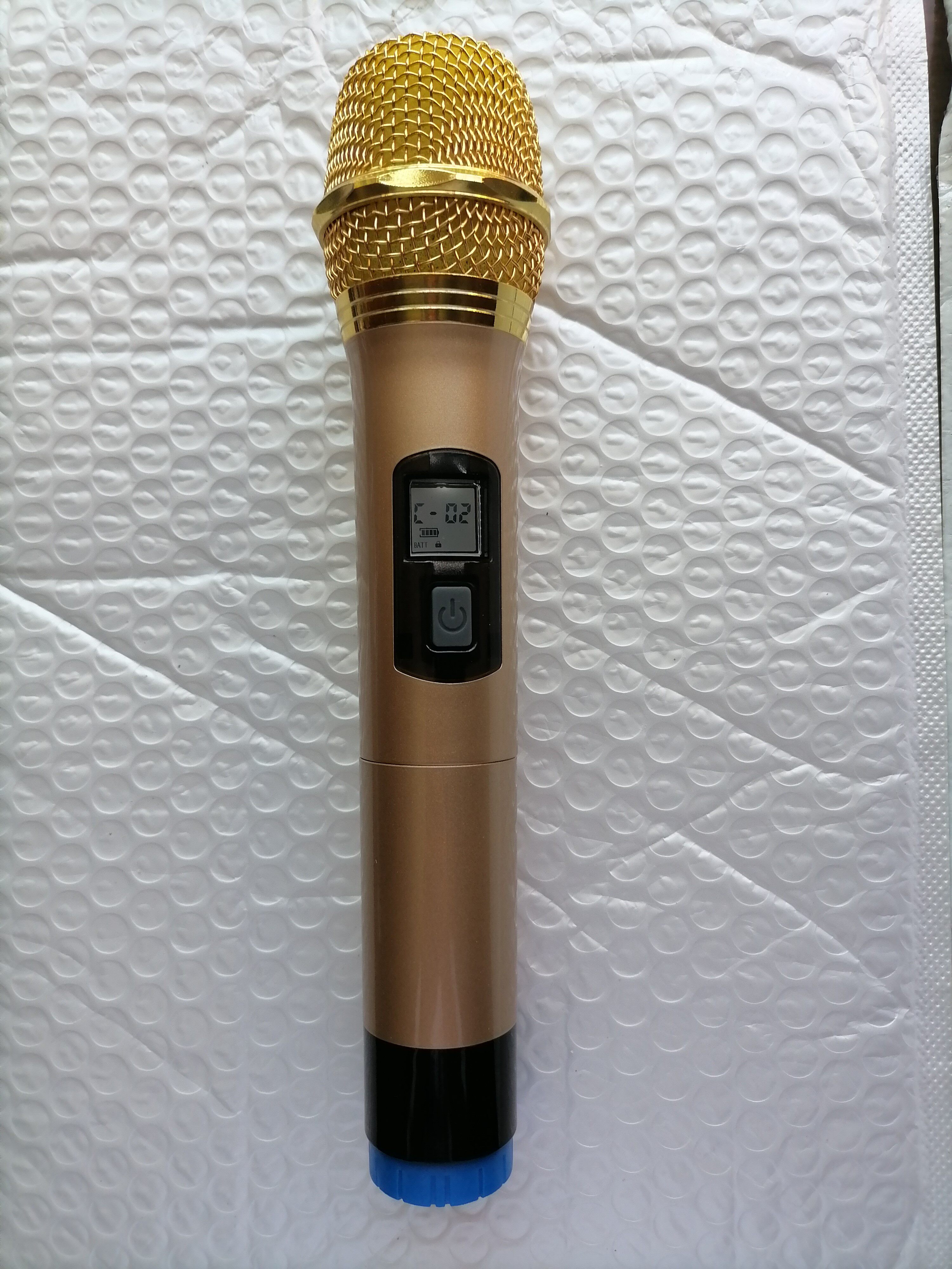 Preparation 262 a wireless microphone microphone without a receiver between V segments 262 85 and other V segments 200-269 99