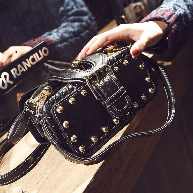 Tide brand small bag female 2022 new Korean version personality portable rivet small square bag Hong Kong style retro one-shoulder messenger bag