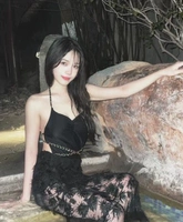 Черная полная сетчатая рука -приготовленная грудная прокладка для отправки пера